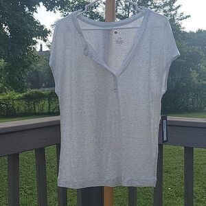 Stylus light split gray v-neck shirt size L NWT